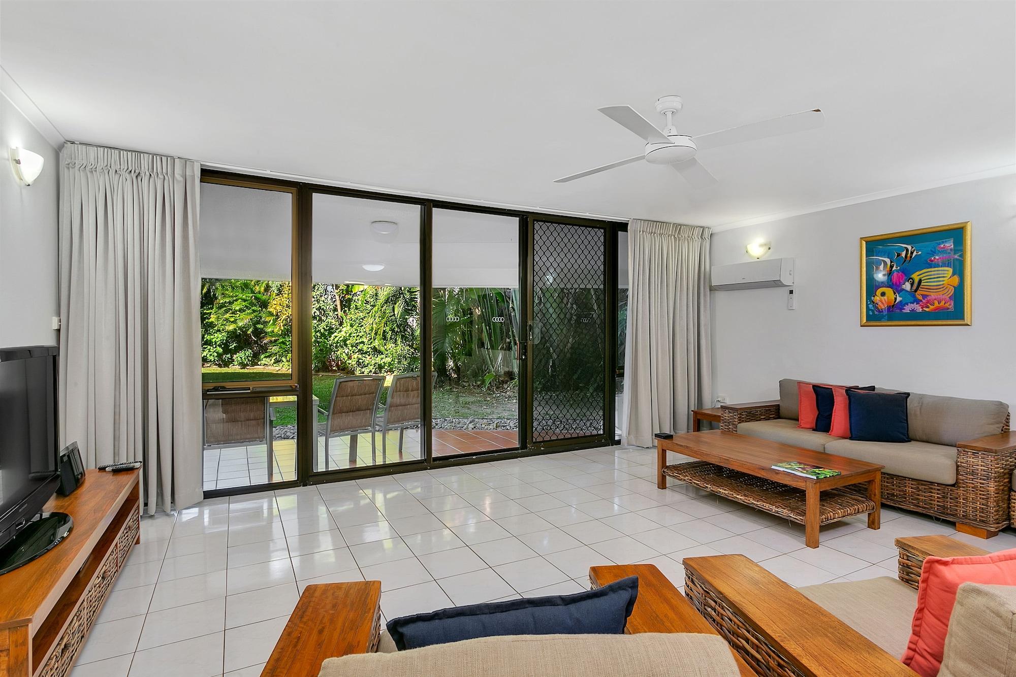 Roydon Beachfront Apartments Trinity Beach Exterior foto